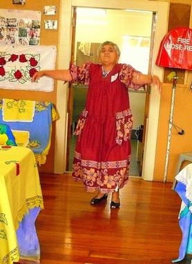  When Otahuhu celebrated the International Day for Older People last year, St Andrews Church put on an exhibition of ethnic crafts. Our South African Minister donated some examples of African embroidery.  Cook Island Mama Ruapuna modelled one of the dresses.
